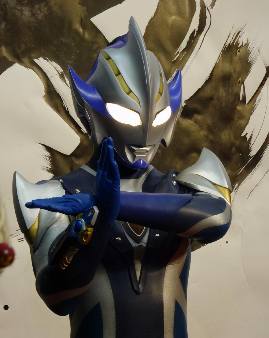 丸山浩7年前绘画的希卡利奥特曼,自带蓝色披风,彰显蓝族实力