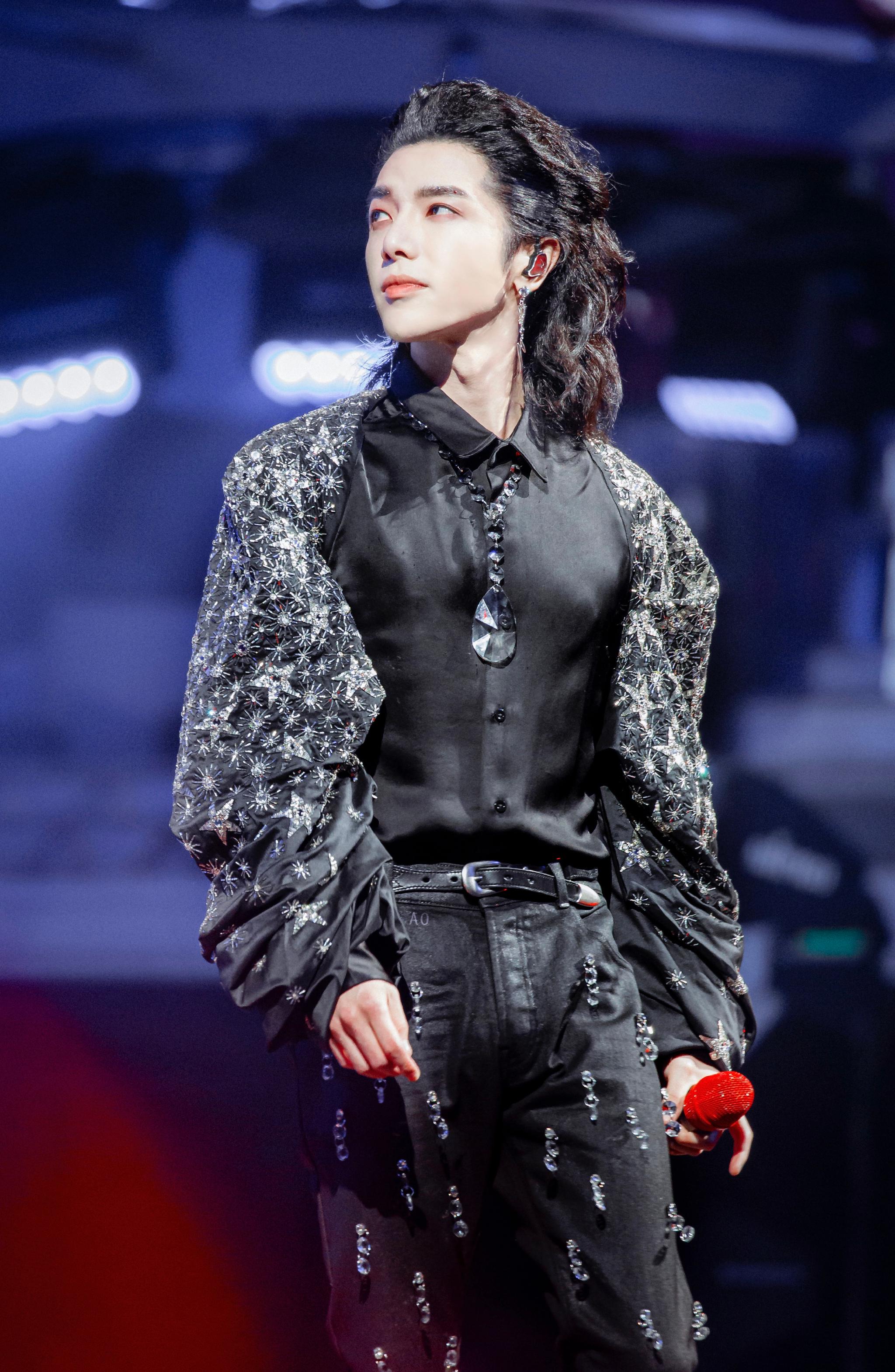 你见过这种的选秀吗？2021华晨宇十佳造型梦回选秀现场休闲区蓝鸢梦想 - Www.slyday.coM