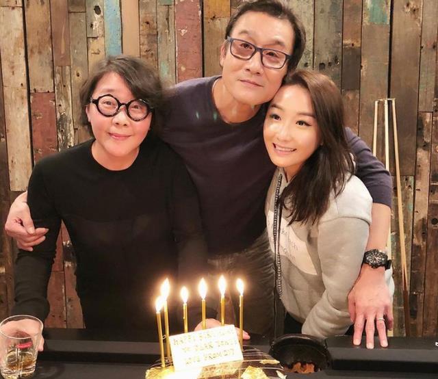 64岁梁家辉近照曝光现身广州拍戏引起网友热议