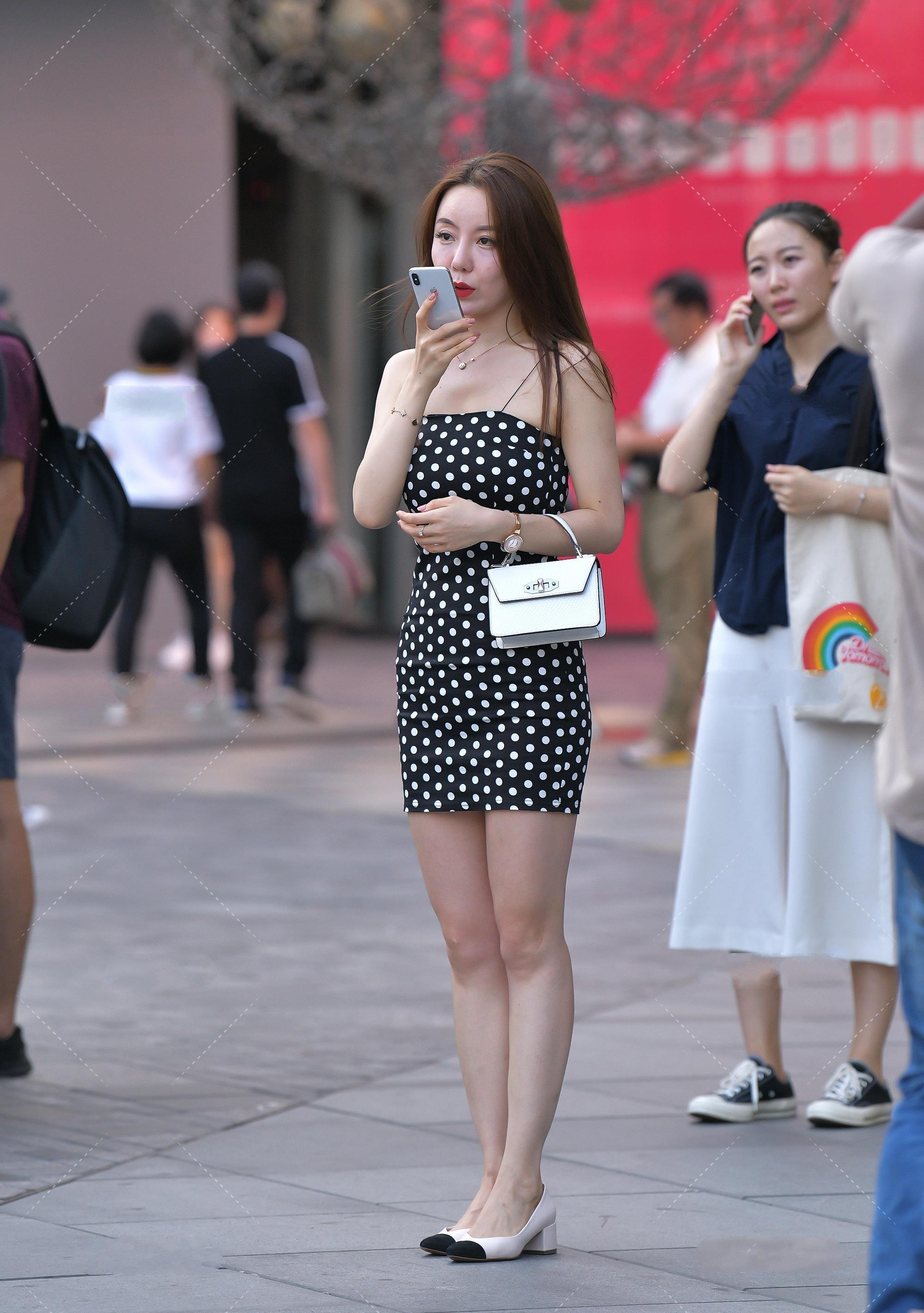 黑白波点连衣裙,清新自然,时尚百搭