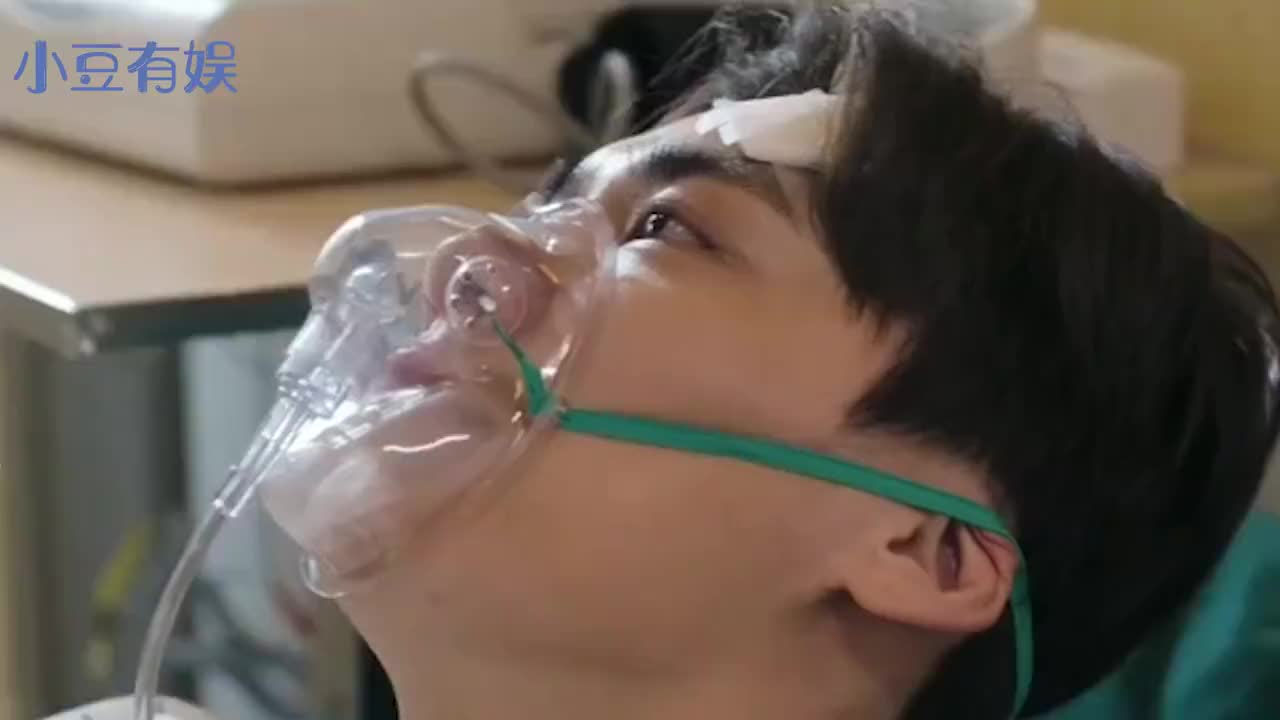 江疏影和男演员合作,李易峰氧气罩吻,胡歌摁头亲,王凯让人意外