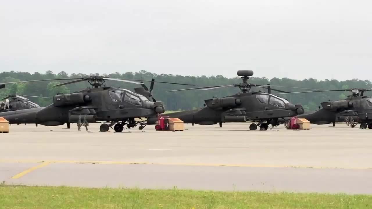 阿帕奇武装直升机编队