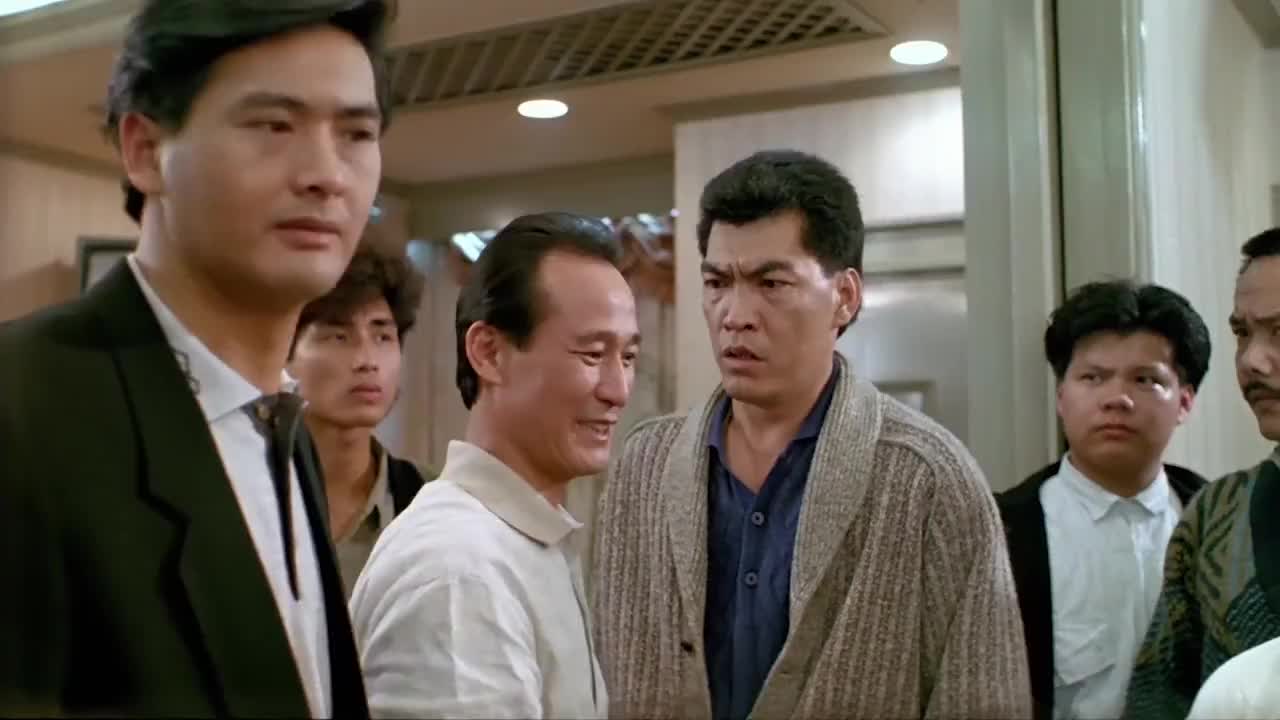 黑社会谈判气氛紧张,还好陈惠敏出来当和事佬,气氛缓和下来|陈惠敏