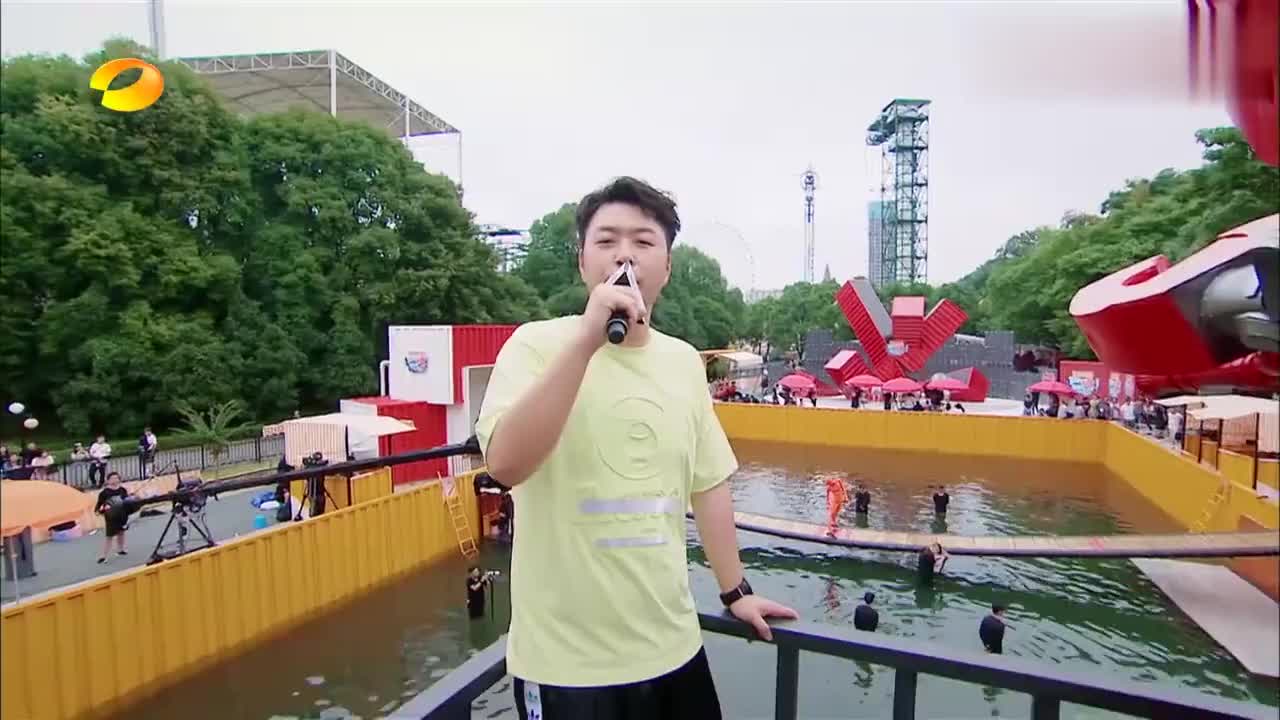 摇啊笑啊桥:小姐姐上桥就撒娇,猛虎小哥哥害羞,果断放水!