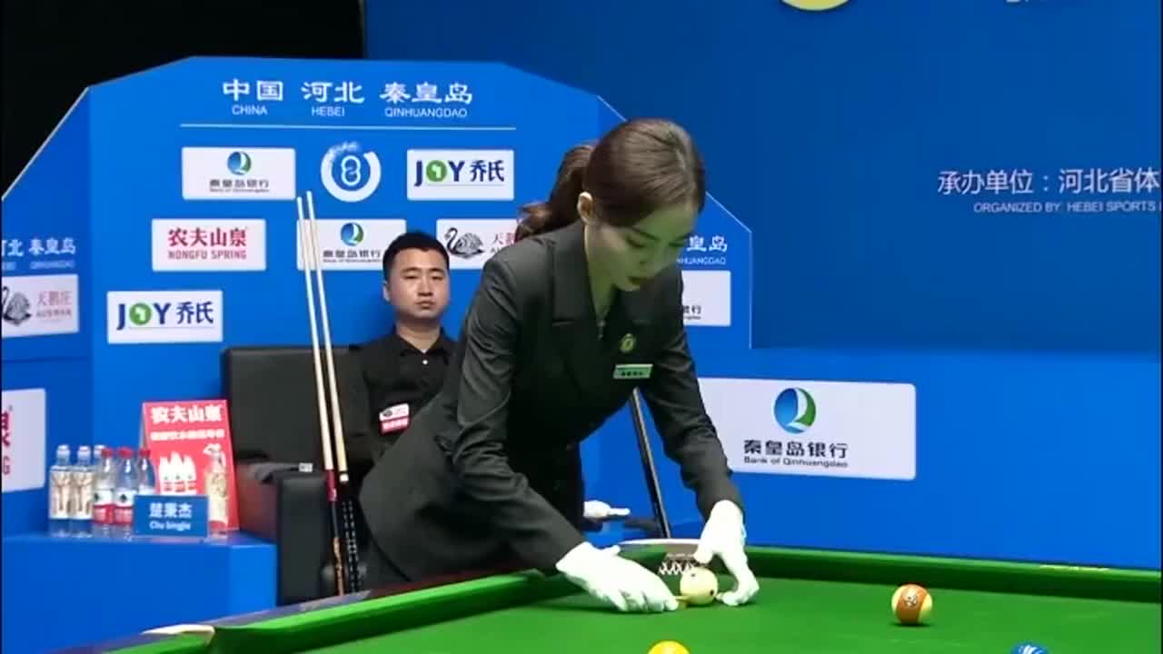 台球最美裁判王钟瑶有这样的裁判在旁边打球可能准度提升更多