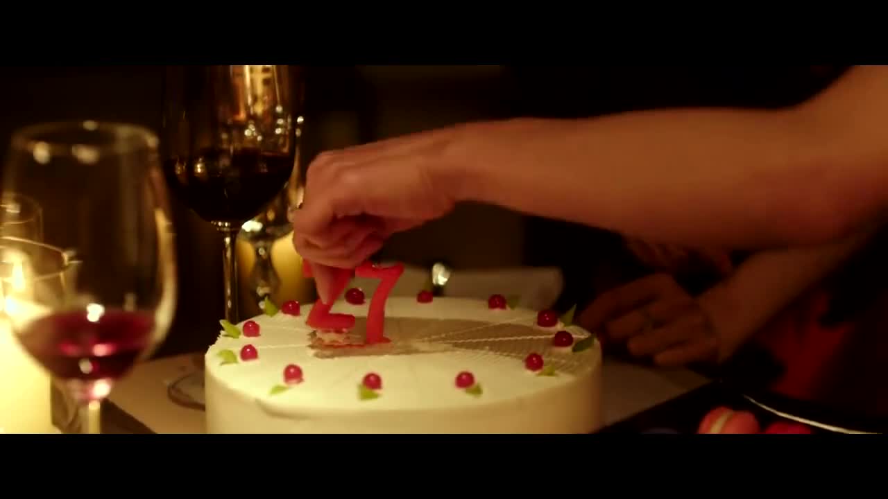 小时代顾里生日太凄凉了只有林萧愿意来陪她过两人相拥痛哭