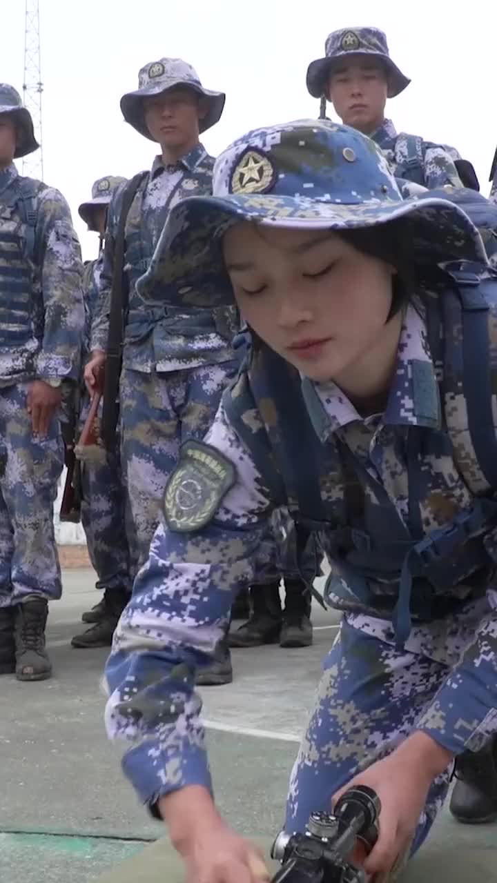 海军陆战队女兵霸气宣言:我不是娇滴滴的小女生!