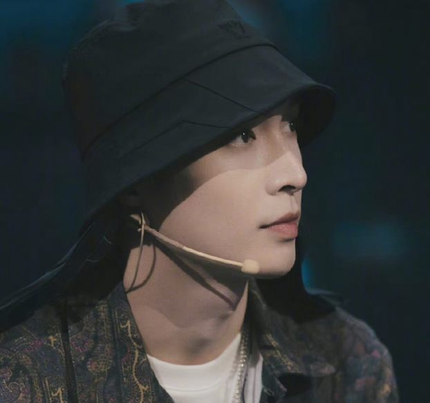 张艺兴街舞4,卫衣夹克77渔夫帽,酷飒有型__财经头条