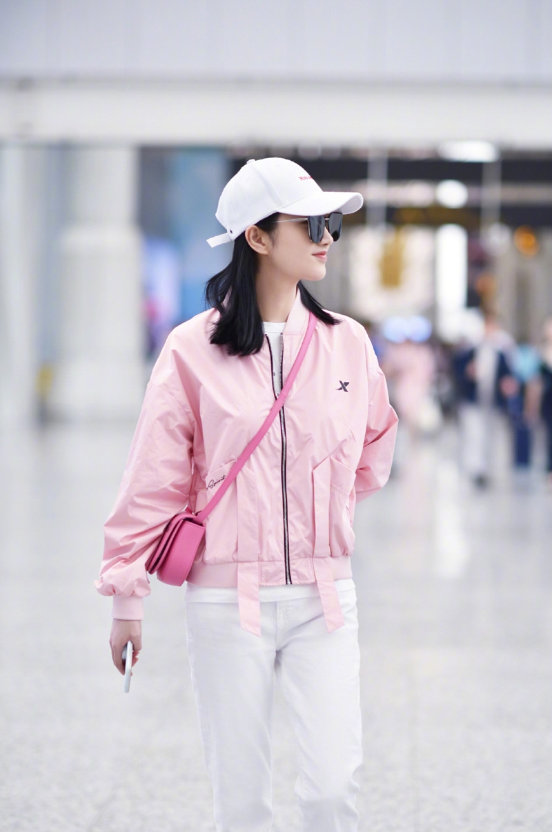 景甜清新甜美造型机场街拍写真_高清图集_新浪网