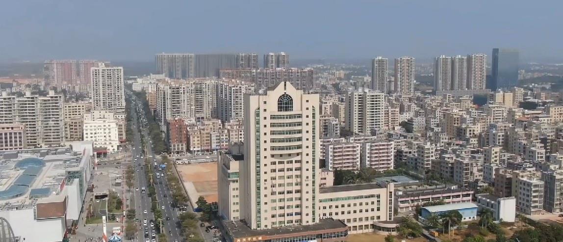 广东西部有一座小县城,茂名南面的电白县,如今越来越繁华