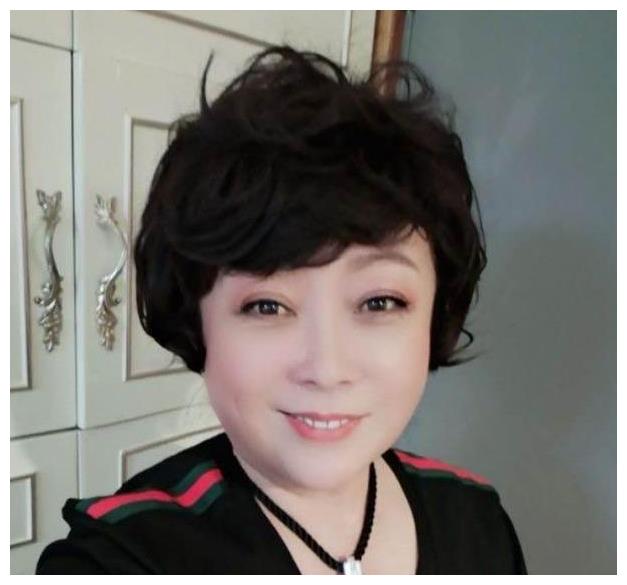 因"胖婶"走红,后成小鲜肉收割机,今张海燕瘦身成功堪比整容