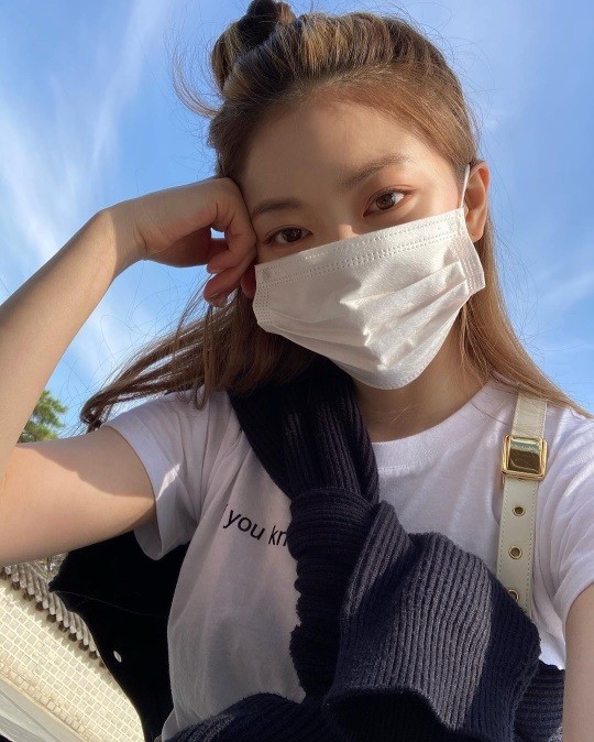 韩国女艺人林宝拉sns发照秀清纯美貌