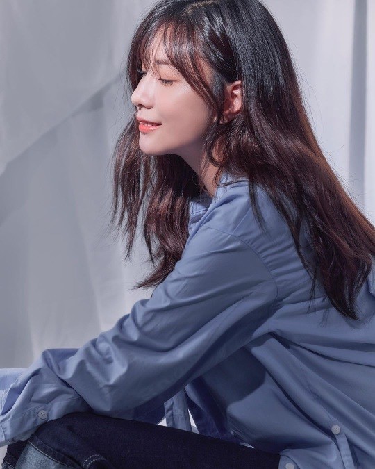 a pink成员吴夏荣晒照分享写真拍摄花絮