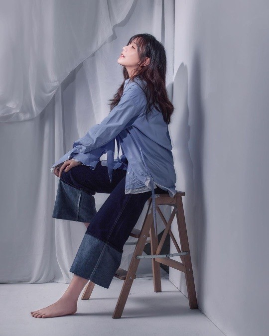 a pink成员吴夏荣晒照分享写真拍摄花絮