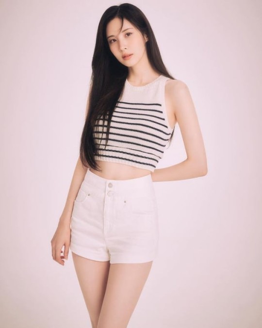 韩国女团少女时代成员徐贤sns发布近照秀美貌