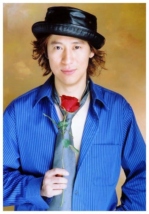 解晓东妻子和儿子的照片曝光,他没有当年的名气,但家庭幸福美满