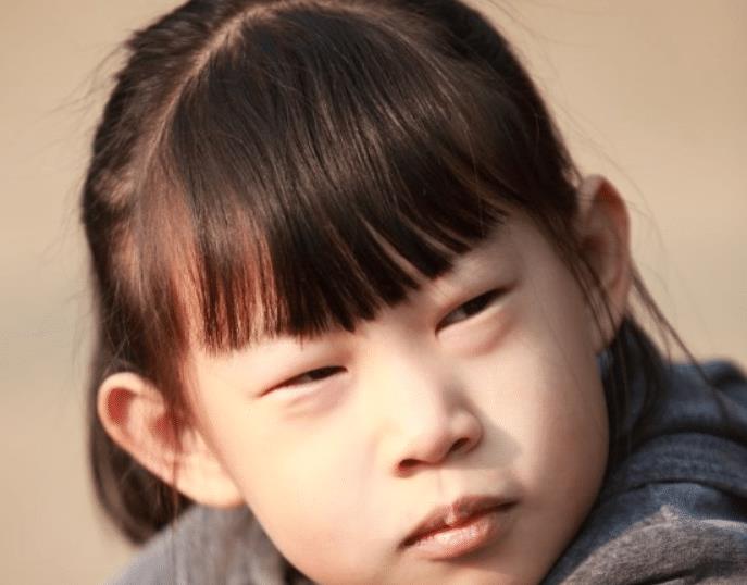 有种"最丑星二代"叫小沈阳女儿,如今再次亮相,美到不敢认!