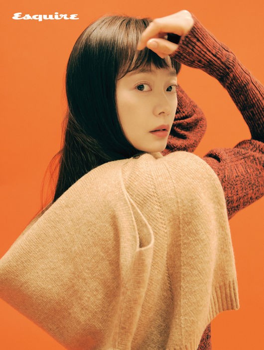 韩女星全素敏最新杂志写真 淡妆眼神清澈