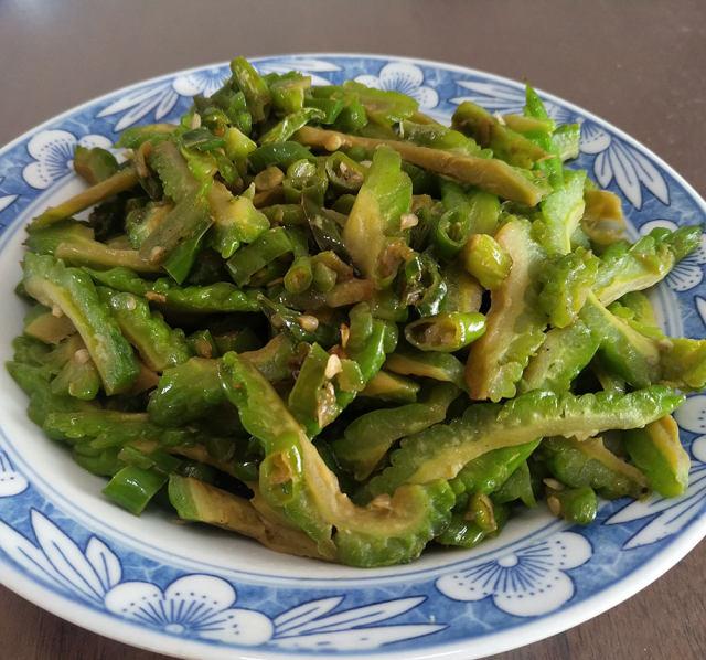 青椒炒苦瓜,去火开胃的下饭菜