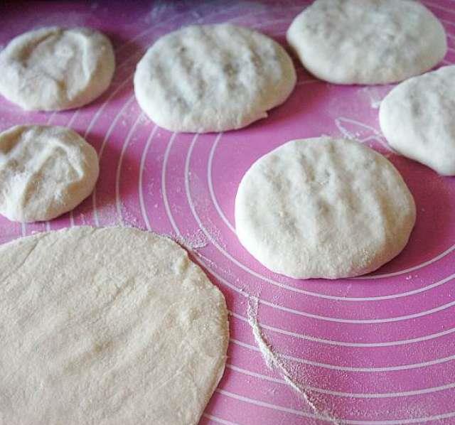 烫面馅饼,比包子简单,比馒头好吃