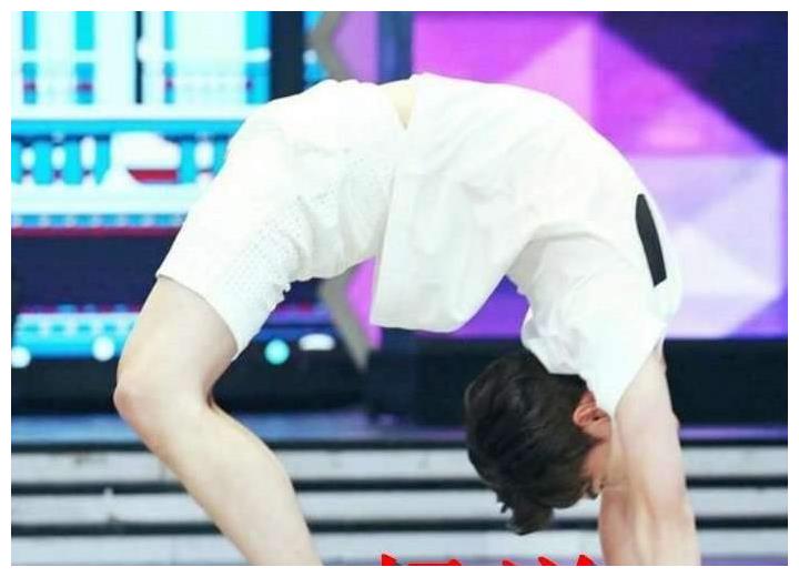 下腰,原以为张杰够厉害了,看到杨洋心服口服|张杰|杨洋|男明星_新浪网