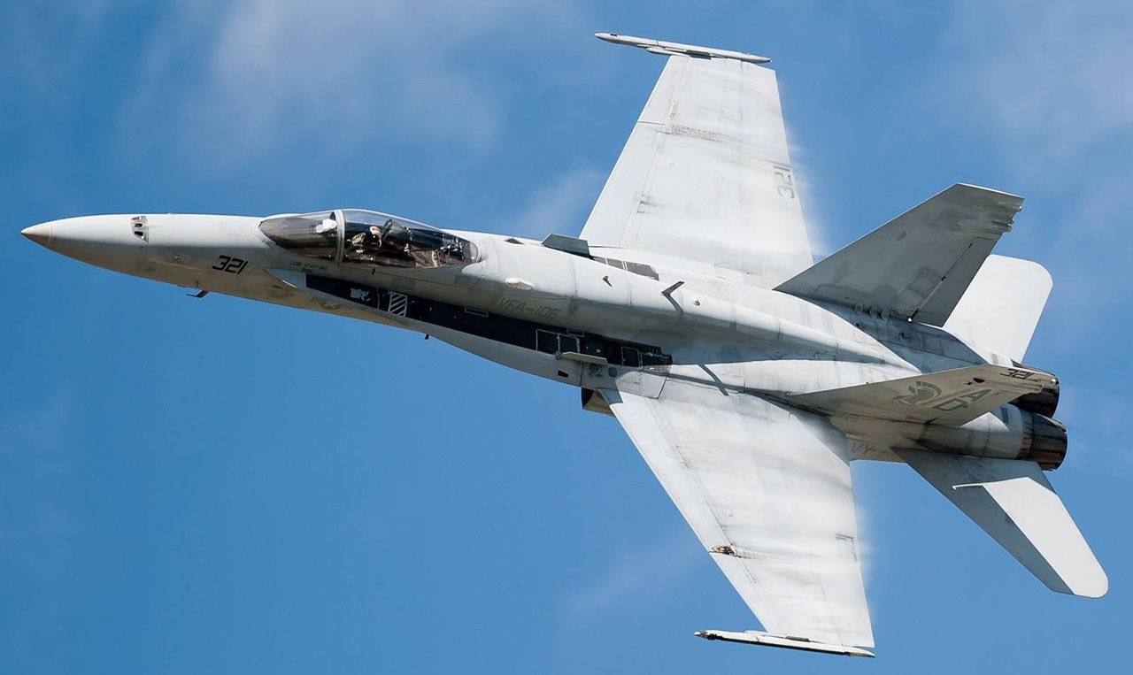 积木化的大黄蜂:试玩小鲁班积木fa-18超级大黄蜂