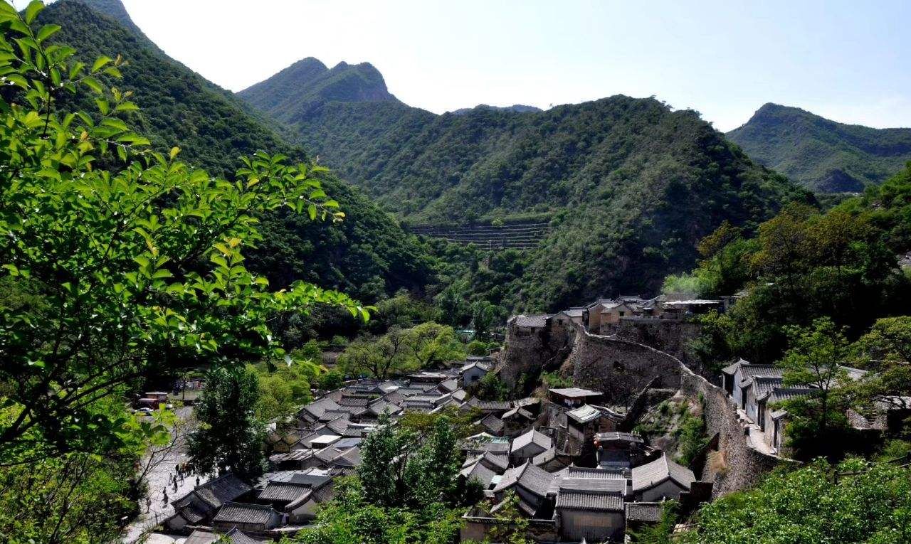 京西古村爨底下,是有名的明清古村,建筑古色古香,村子布局奇特
