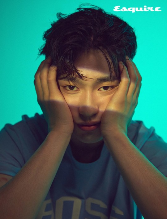 got7成员朴珍荣最新杂志写真运动休闲风