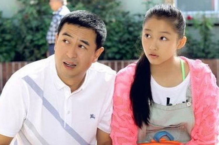 如《一仆二主》中的杨树苗,《你是我兄弟》中小时候的花蕾蕾,《老婆