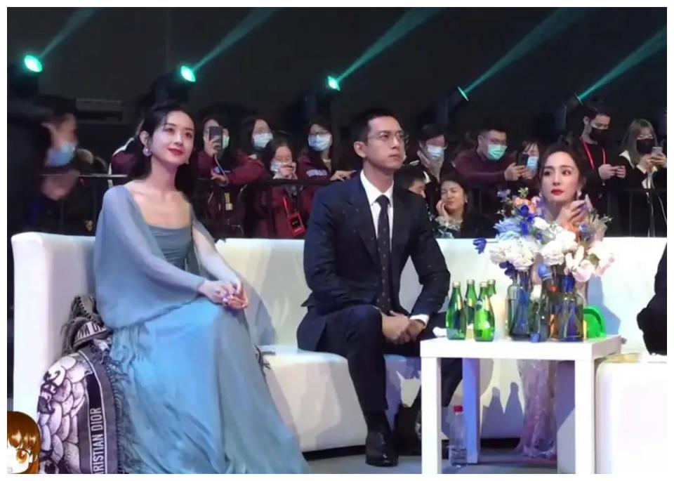 最新无修同框图杨幂仪态端庄了不少赵丽颖的脸颊怎么凹了