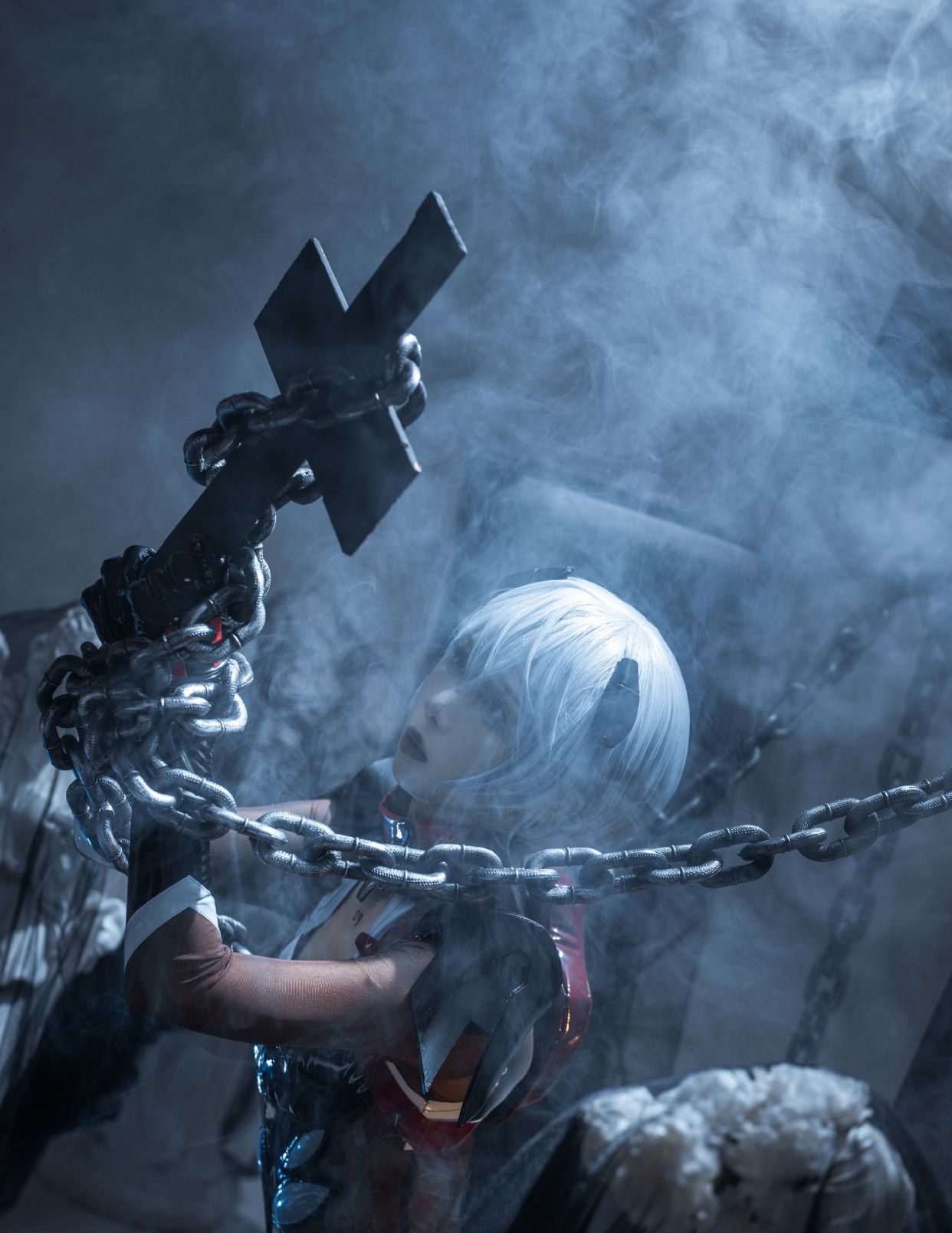 cosplay:曾经的女神绫波丽,竟然被人用铁链锁在十字架上了