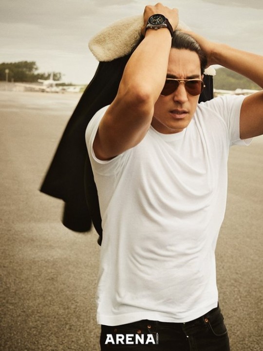 美籍韩裔艺人丹尼尔·亨利最新杂志写真曝光