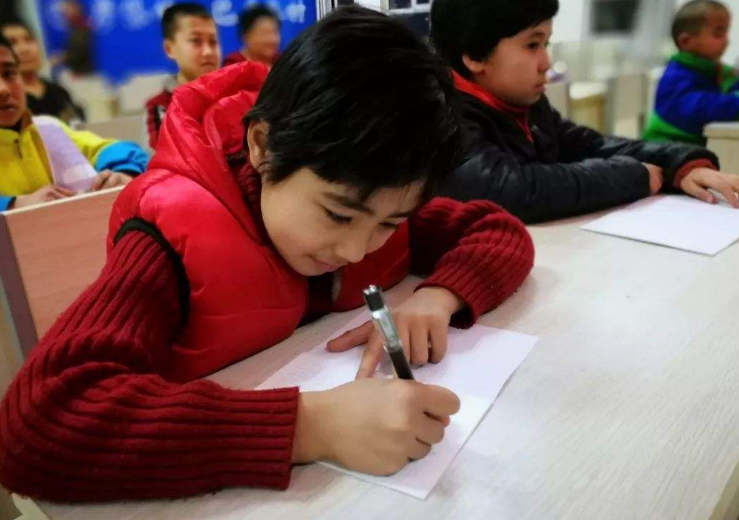 从计入到纳入,河南中小学生寒假拒绝学科类培训承诺书改了三个字休闲区蓝鸢梦想 - Www.slyday.coM 从计入到纳入,河南中小学生寒假拒绝学科类培训承诺书改了三个字休闲区蓝鸢梦想 - Www.slyday.coM