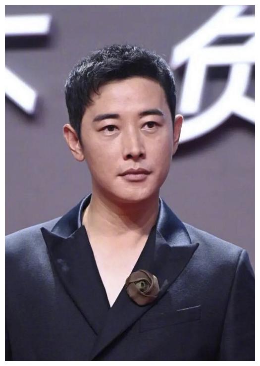 男明星生图:吴亦凡微胖,罗晋睡不醒,看到吴磊:年轻真好