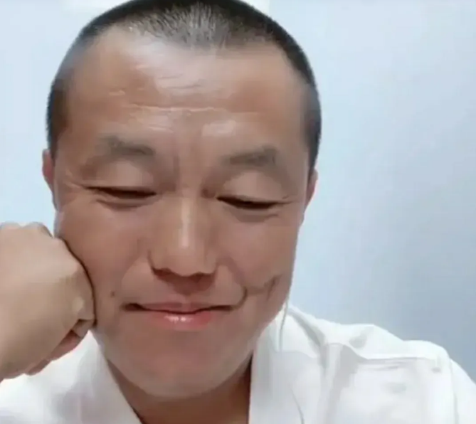 蔡建复出了?自曝出狱后当外卖员,邓刚刘志强会如何看待蔡建呢休闲区蓝鸢梦想 - Www.slyday.coM 蔡建复出了?自曝出狱后当外卖员,邓刚刘志强会如何看待蔡建呢休闲区蓝鸢梦想 - Www.slyday.coM