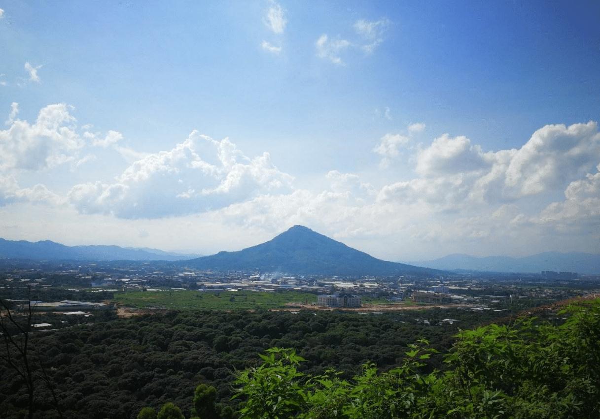 漳州唯一代管的县级市景色优美自古就有海滨邹鲁的美誉