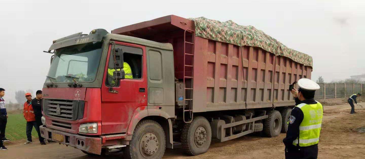 禁不掉的超载百吨王依旧横冲直撞