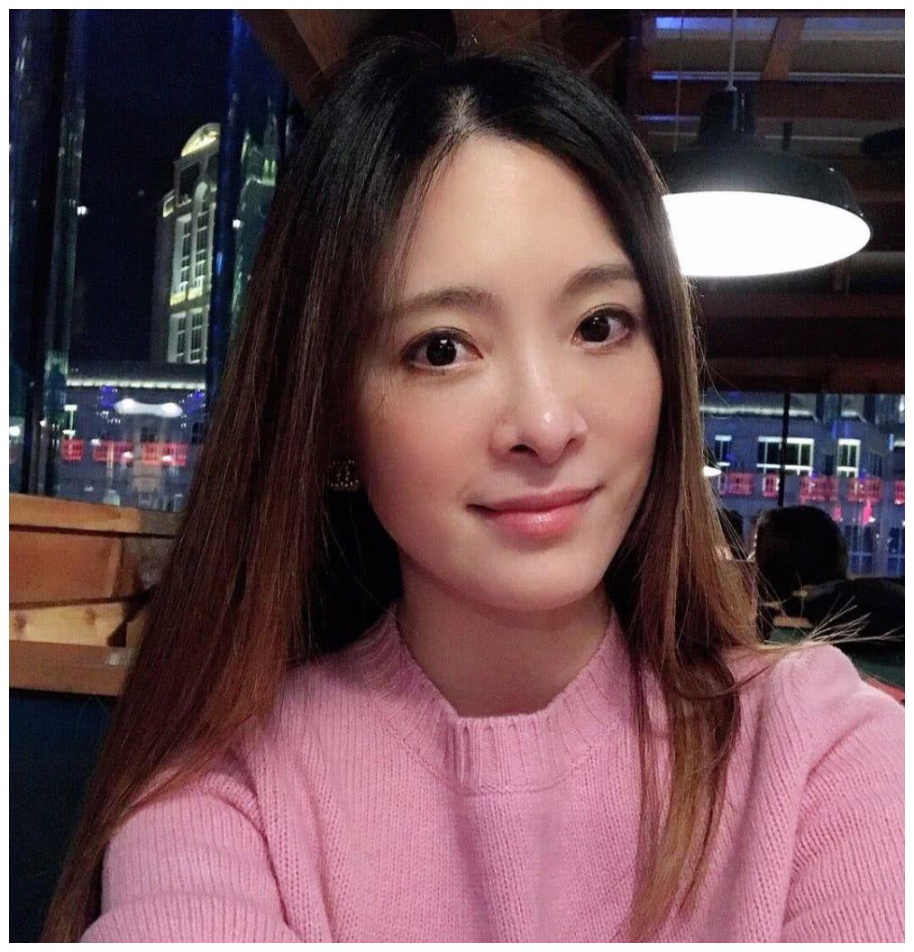 为了让妻子能够安息及家人不被打扰,辛龙曾多次回避记者关于妻子和