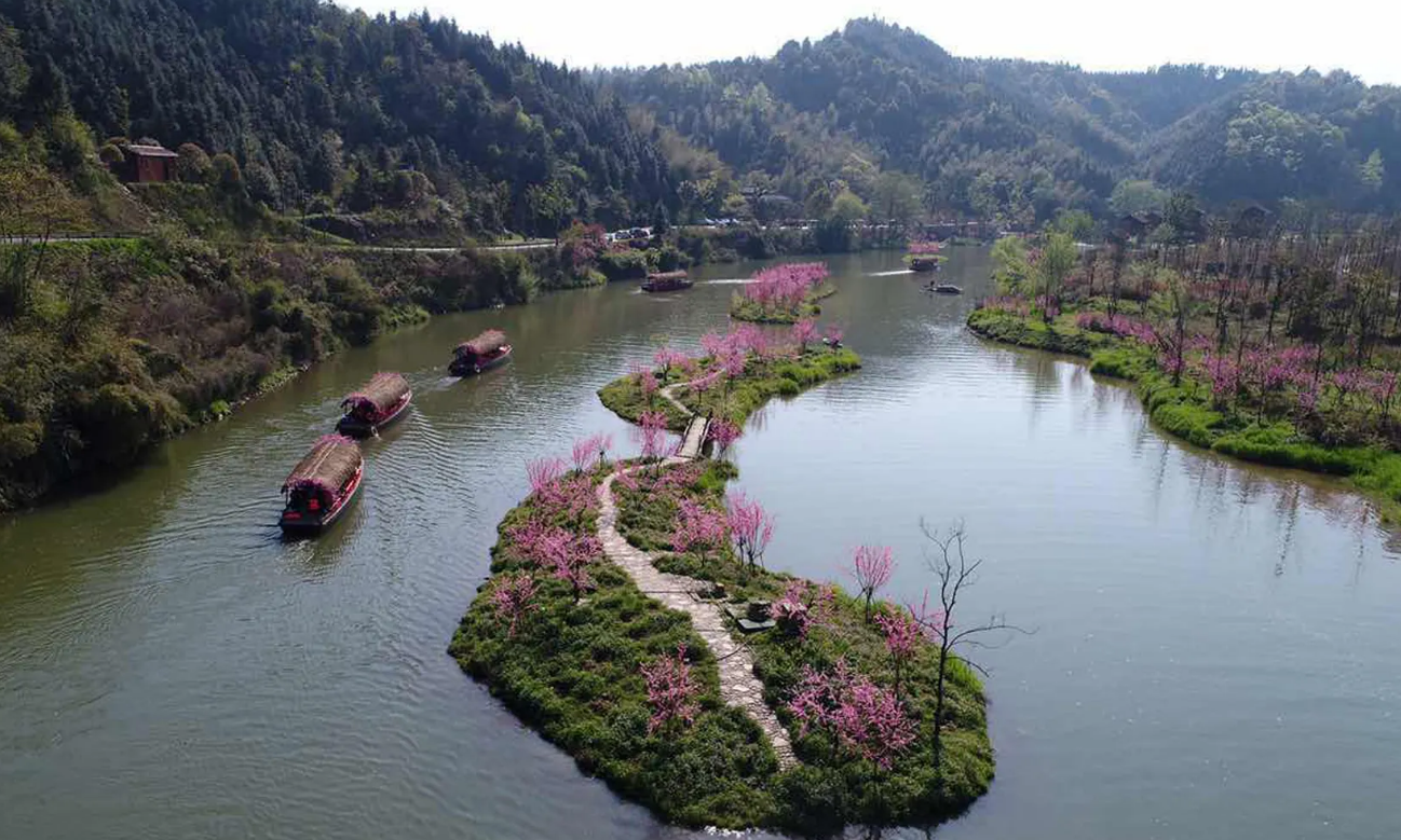 探访桃花源感受乡村田园欣赏山水美景