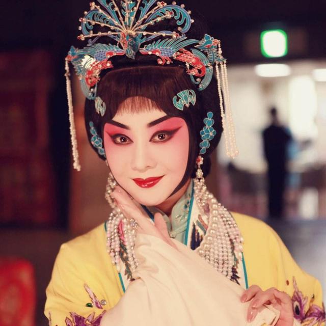 正文  了解了李胜素从小到大的经历之后,发现她的人生真的是开挂般的