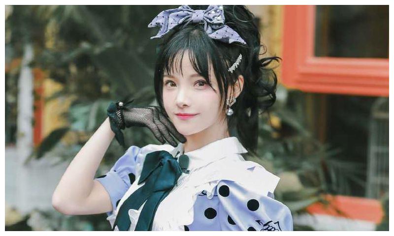 上楼梯摔跤姿势仍优雅,业务能力受人称赞|鬼才|谢安然|舞台_新浪新闻