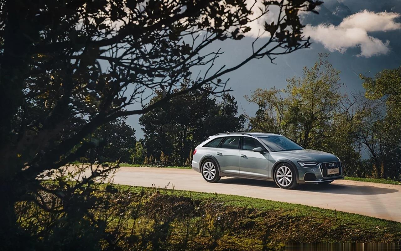 直到独自驾驶着奥迪a6 allroad,闻着路边的花香,听着鸟儿的鸣唱,看着