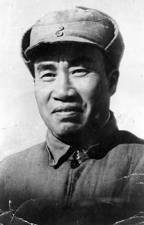 115师代理师长陈光，论资历足可授大将，但为何在授衔前自焚？|陈光|师长|授衔_新浪新闻