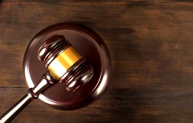 加油员为还司机油箱盖，骑车追出3.3公里摔倒身亡，算不算工伤