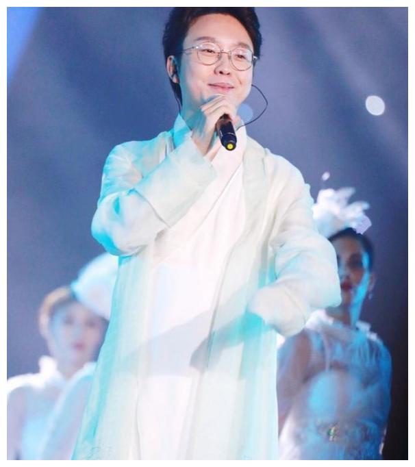 李玉刚自毁形象从翩翩男神秒变丐帮帮主笑翻大片网友