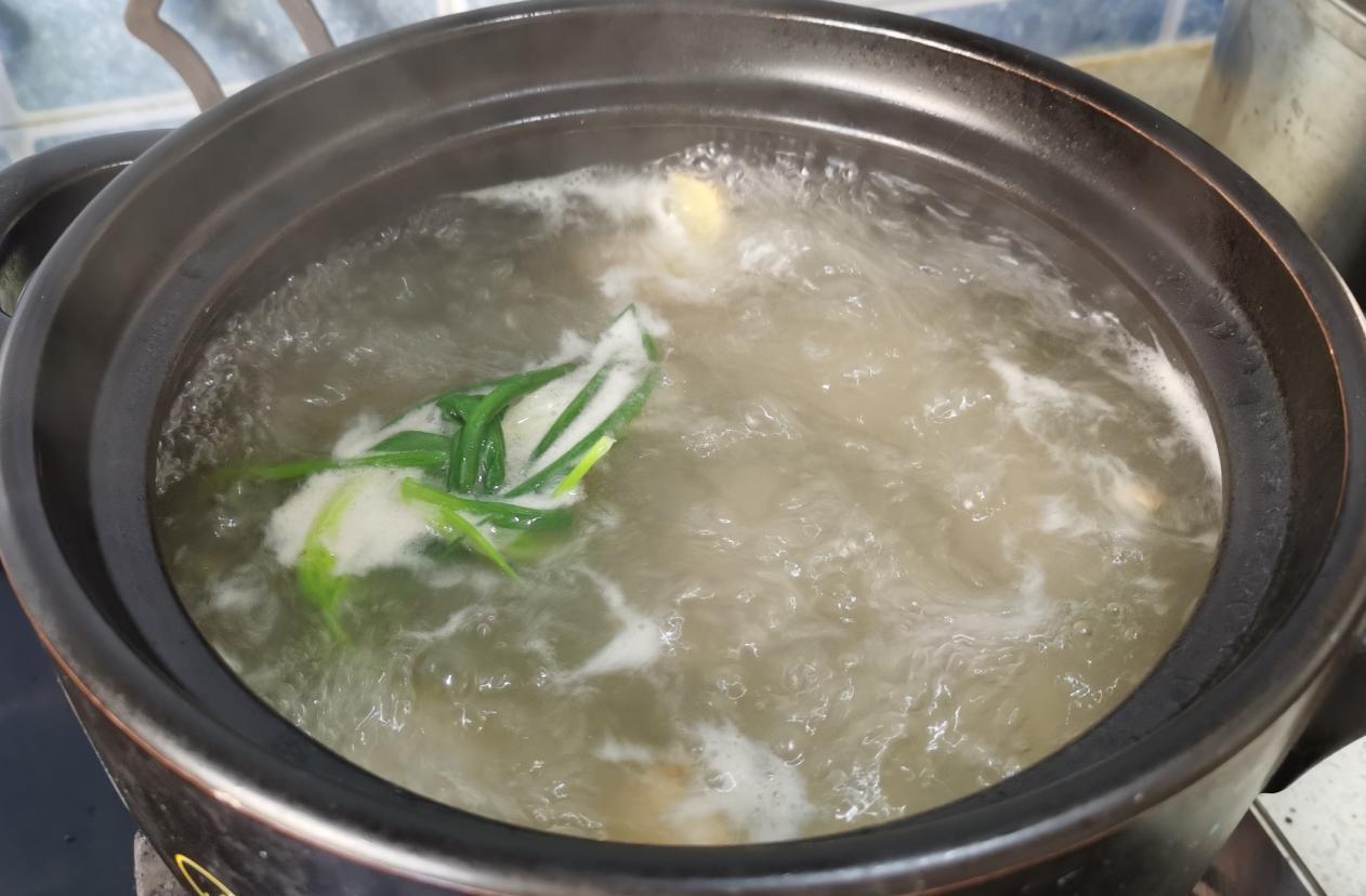 教您快速煲一锅汤浓味鲜的莲藕排骨汤