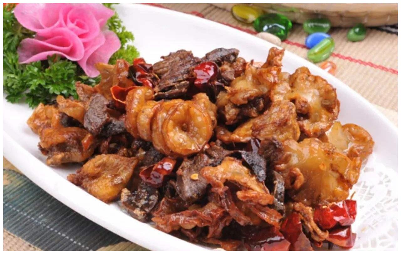 在中国的美食文化中,像东北炸三样这样的特殊菜品还有很多.