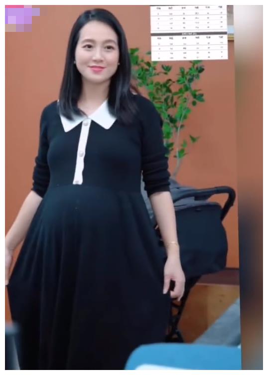 二胎孕妈朱丹入院待产,素颜示人气色好,妹妹陪产不见老公周一围