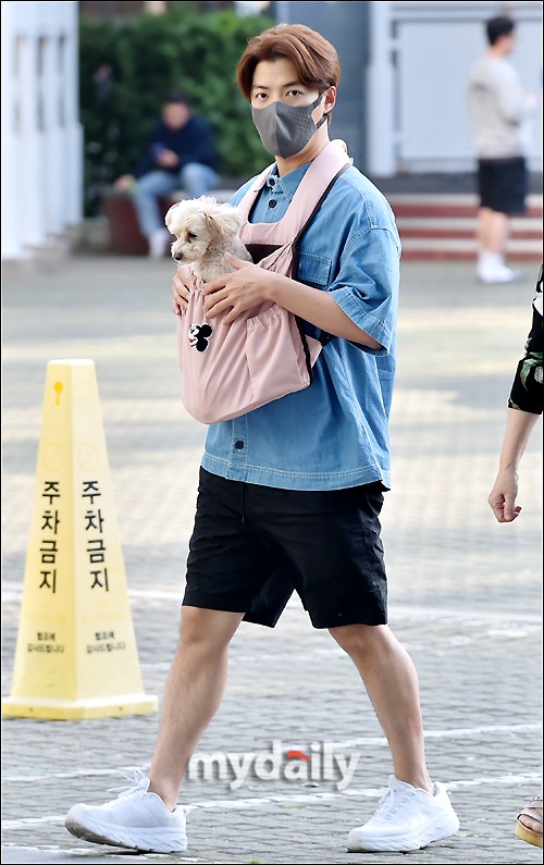 韩国艺人康男出演sbs电台节目