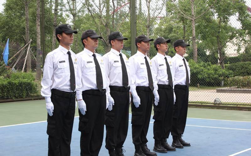 保安月薪仅1600年轻人却不愿改行保安队长他们不傻